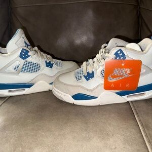 Jordan 4s